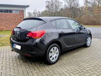 Gebraucht Opel Astra Design Edition 140 PS (102 kW) 2012 Schwarz Limousine
