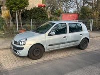 Gebraucht Renault Clio II 75 PS (55 kW) 2003 Silber Kleinwagen