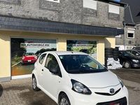 Gebraucht Toyota Aygo Basis 68 PS (50 kW) 2013 Weiß Kleinwagen