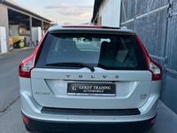 Używany Volvo XC60 215 KM (158 kW) 2013 Biały SUV