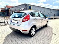 Gebraucht Ford Fiesta 82 PS (60 kW) 2011 Silber Kleinwagen