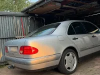 Gebraucht Mercedes E240 170 PS (125 kW) 1998 Silber Limousine