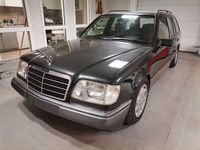 Gebraucht Mercedes 220 150 PS (110 kW) 1994 Schwarz Kombi