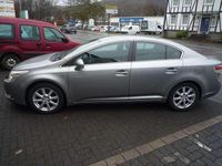 Gebraucht Toyota Avensis Executive 177 PS (130 kW) 2011 New medium silver Limousine
