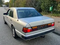 Gebraucht Mercedes E200 136 PS (100 kW) 1993 Silber Limousine