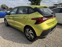 Neu Hyundai i20 79 PS (58 kW) 2025 Lemon green Limousine