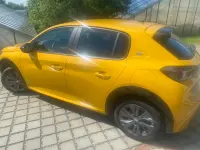 Gebraucht Peugeot e-208 Active 100 kW (136 PS) 2022 Gelb Kleinwagen