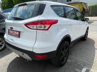 Gebraucht Ford Kuga Trend 150 PS (110 kW) 2015 Frostweiß SUV