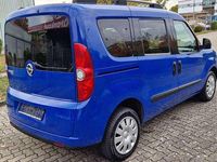 Second-hand Opel Combo Edition 95 CP (69 kW) 2015 Albastru Monovolum