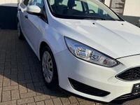 Gebraucht Ford Focus Ambiente 95 PS (69 kW) 2015 Weiß Kombi