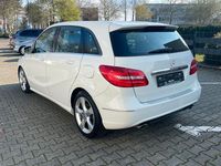 Gebraucht Mercedes B180 122 PS (89 kW) 2013 Weiß Van / Kleinbus