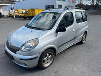 Gebraucht Toyota Yaris Sol 86 PS (63 kW) 2000 Silber Limousine