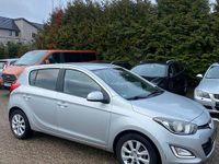 Gebraucht Hyundai i20 85 PS (62 kW) 2012 Grau Kleinwagen