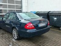 Gebraucht Mercedes E240 177 PS (130 kW) 2003 Blau Limousine
