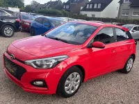 Gebraucht Hyundai i20 Select 101 PS (74 kW) 2020 Rot Kleinwagen