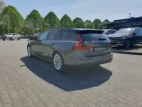 Używany Volvo V60 Core 349 KM (256 kW) 2025 Zielony Kombi
