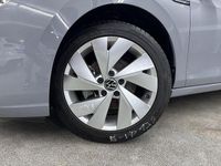 Gebraucht VW Golf VIII Style 150 PS (110 kW) 2024 Mondsteingrau Limousine