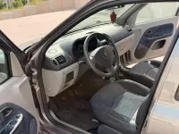 Gebraucht Renault Clio II 75 PS (55 kW) 2003 Silber Kleinwagen