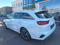 Neu Kia Ceed Gold 140 PS (102 kW) 2025 Weiß Kleinwagen