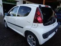Gebraucht Peugeot 107 Active 68 PS (50 kW) 2012 Weiß Kleinwagen