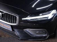 Gebraucht Volvo V60 Inscription 197 PS (144 kW) 2022 Black metallic Kombi