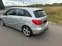 Gebraucht Mercedes B180 122 PS (89 kW) 2012 Silber Kleinwagen