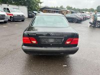 Gebraucht Mercedes E200 136 PS (100 kW) 2000 Schwarz Limousine