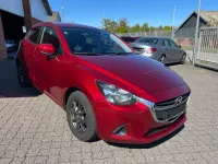 Używany Mazda 2 Center-Line 90 KM (66 kW) 2018 Czerwony Sedan/Limuzyna