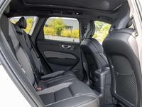 Neu Volvo XC60 Plus 253 PS (186 kW) 2025 Crystal white / metallic SUV