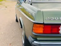 Gebraucht Mercedes E230 122 PS (89 kW) 1981 Grün Limousine