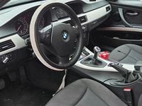 Gebraucht BMW 318 2011 Schwarz Kombi