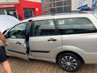 Gebraucht Ford Focus 100 PS (73 kW) 2000 Silber Kombi
