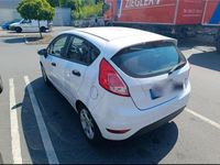 Gebraucht Ford Fiesta 60 PS (44 kW) 2015 Weiß Limousine
