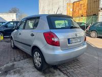 Gebraucht Skoda Fabia 69 PS (50 kW) 2011 Silber Limousine
