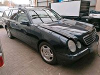 Gebraucht Mercedes E240 Classic 170 PS (125 kW) 1999 Blau Kombi