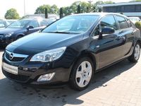 Gebraucht Opel Astra Design Edition 101 PS (74 kW) 2011 Schwarz Limousine