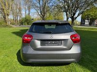 Gebraucht Mercedes A180 Style 122 PS (89 kW) 2015 Grau Limousine