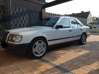 Usata Mercedes E250 109 CV (80 kW) 1986 Bianco Berlina
