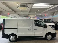 Gebraucht Renault Trafic 120 PS (88 kW) 2019 Weiß Van / Kleinbus