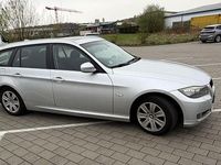 Gebraucht BMW 318 143 PS (105 kW) 2011 Silber Kombi