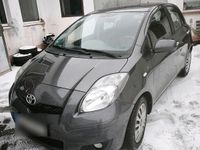 Gebraucht Toyota Yaris 100 PS (73 kW) 2010 Grau Kleinwagen