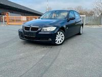 Gebraucht BMW 320 170 PS (125 kW) 2008 Blau Limousine