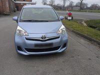 Gebraucht Toyota Verso-S 99 PS (72 kW) 2012 Blau Van / Kleinbus