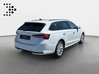 Gebraucht Skoda Octavia Selection 150 PS (110 kW) 2025 Moonweiß perleffekt Kombi