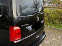 Gebraucht VW Multivan Black Edition 102 PS (75 kW) 2016 Schwarz Van / Kleinbus