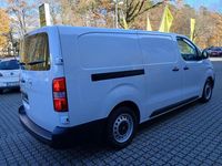 Neu Opel Vivaro-e Combi 100 kW (136 PS) 2025 Kaolin weiß Van