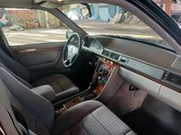 Gebraucht Mercedes E320 Sportline 220 PS (161 kW) 1993 Blau Kombi