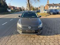 Gebraucht VW Passat 140 PS (102 kW) 2013 Grau Limousine