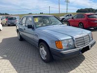 Gebraucht Mercedes E230 136 PS (100 kW) 1986 Blau Limousine