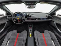 Gebraucht Ferrari 296 825 PS (606 kW) 2025 Weiß Cabrio